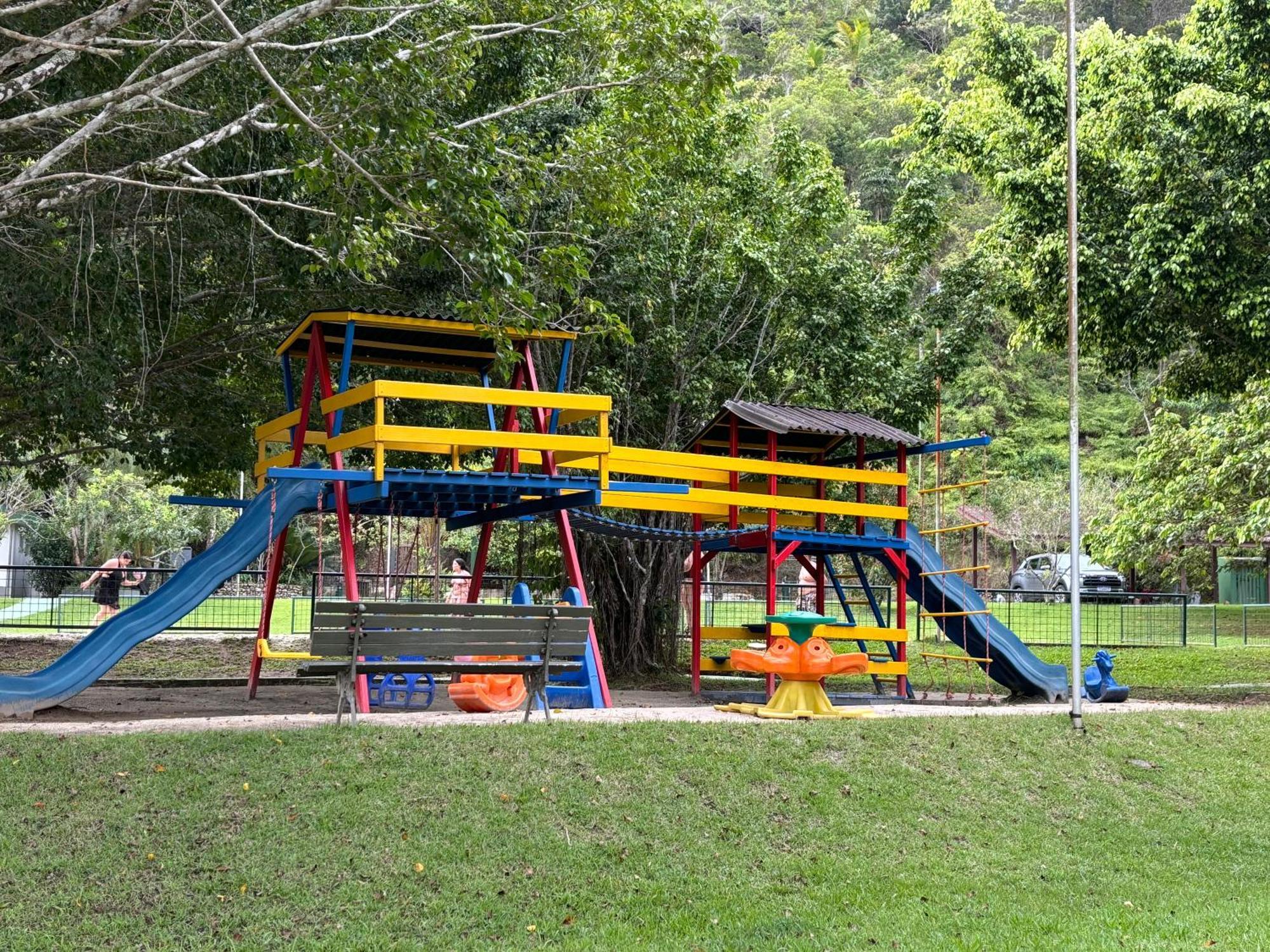 Condominio Com Muita Diversao Toninhas 乌巴图巴 外观 照片